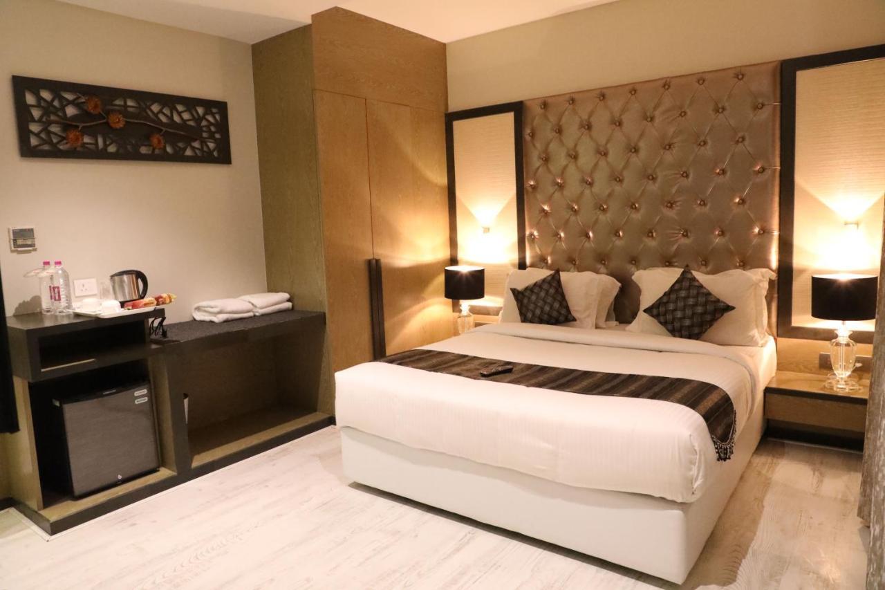 Hotel The Imperial Grand Ujjain Exterior foto