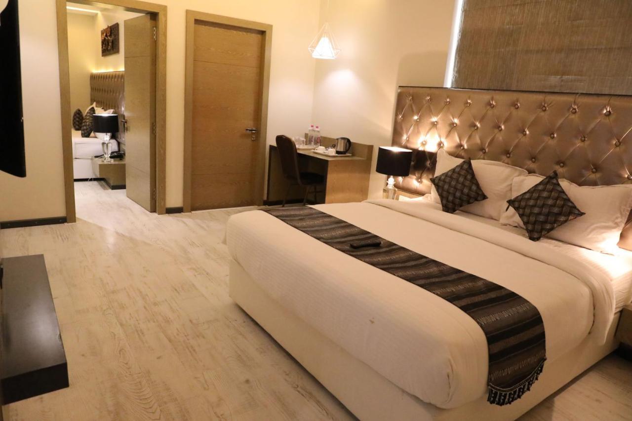 Hotel The Imperial Grand Ujjain Exterior foto