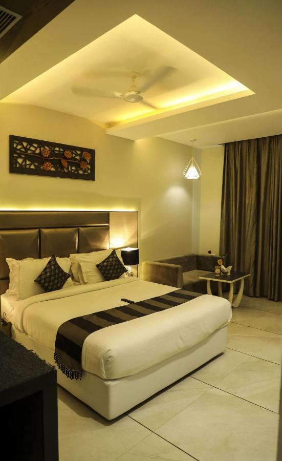Hotel The Imperial Grand Ujjain Exterior foto