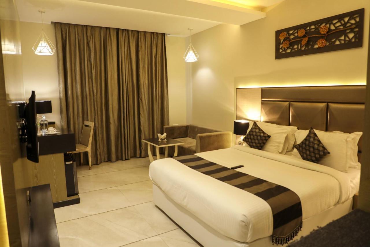 Hotel The Imperial Grand Ujjain Exterior foto